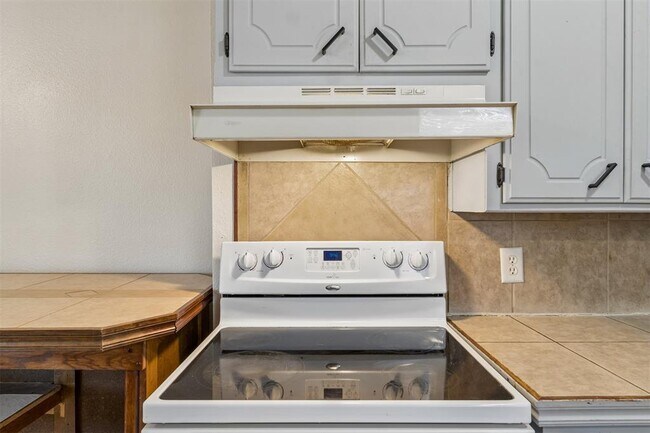 Building Photo - 3401 E Noble Dr