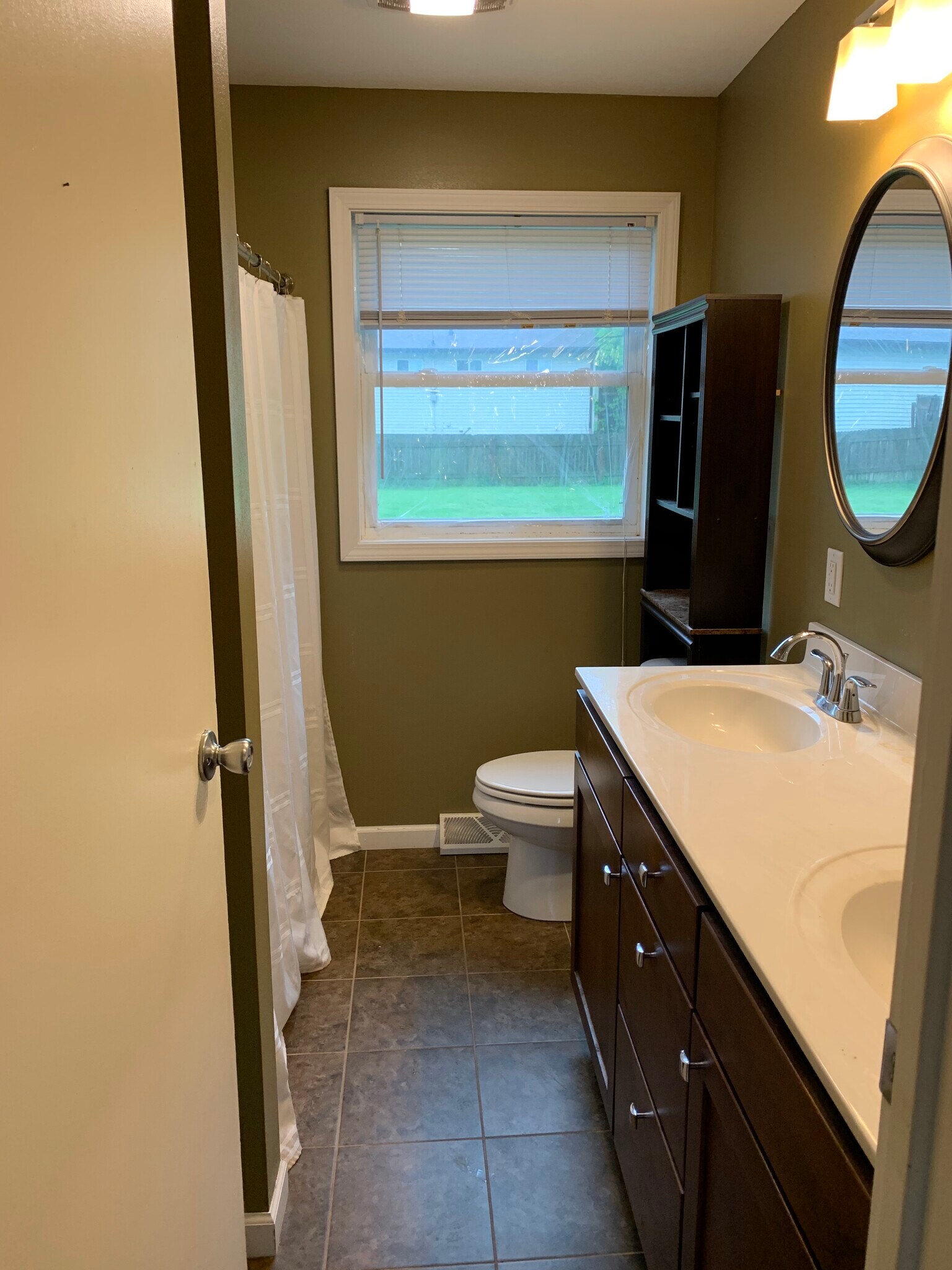 Building Photo - 2125 Hollywood Blvd