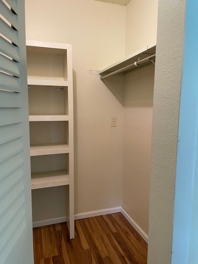 Building Photo - 1 bed/1 bath apartment close to CSU, bike trails, restaurants, shopping and more!