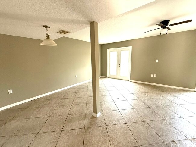 Building Photo - 1625 Martin Bluff Rd