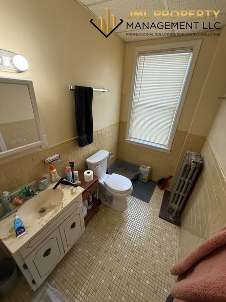 Building Photo - 500 Cherry St