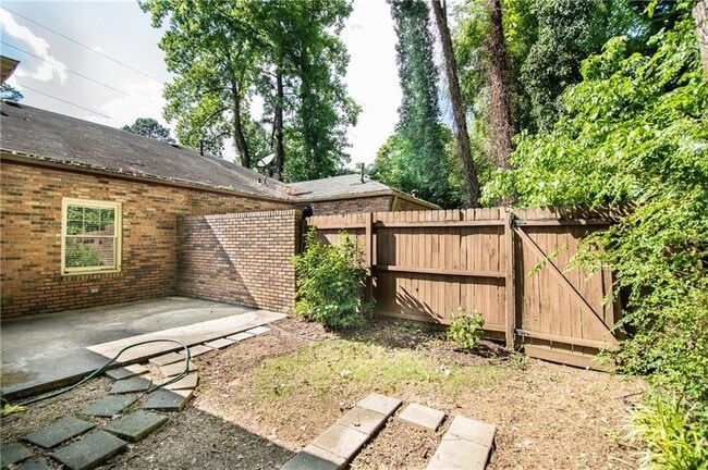 Building Photo - 3761 Ashford Dunwoody Rd NE