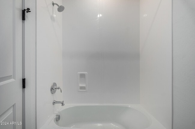 Building Photo - 2121 W Sonoran Desert Dr