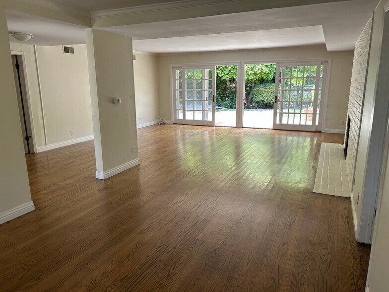 Living Room - 30438 Via Cambron