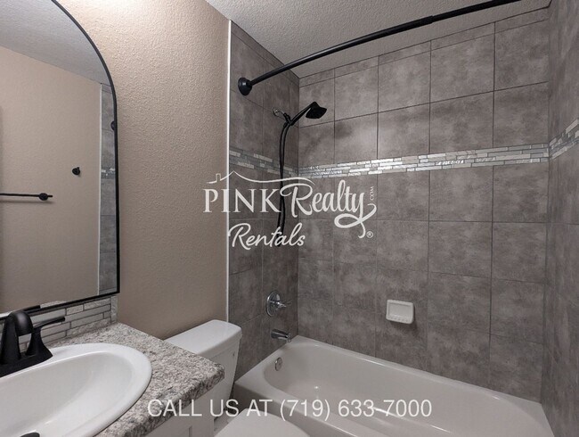 Building Photo - 2545 Lelaray St