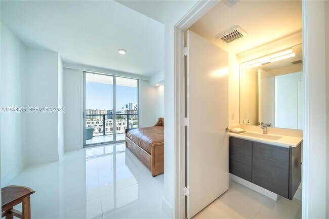 Building Photo - 300 Sunny Isles Blvd