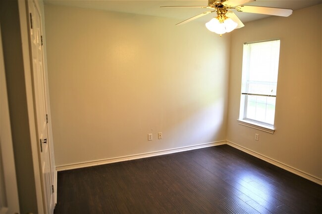 Building Photo - 3510 Vienna Dr