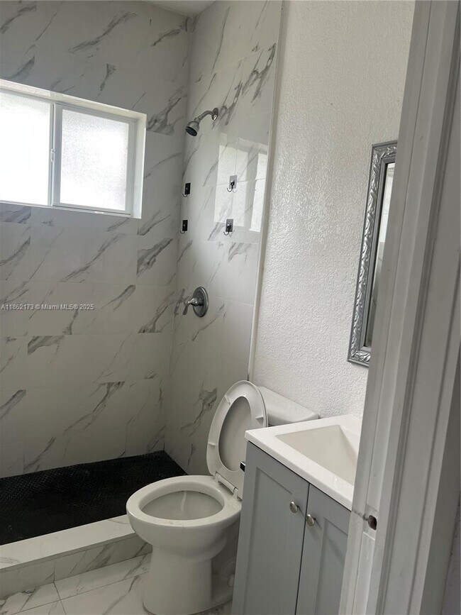 Building Photo - 1442 NW 38th St