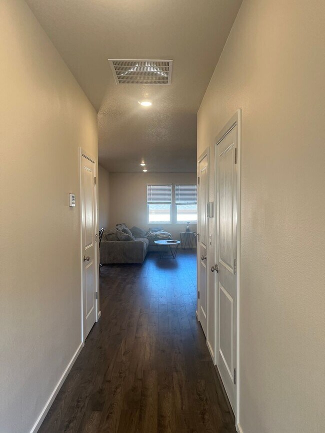 Building Photo - 3-Bedroom 2-Bathroom home in Lowell