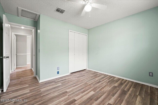 Building Photo - 1701 Donna Dr