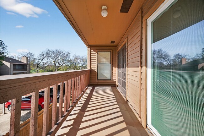 Building Photo - 10555 Turtlewood Ct