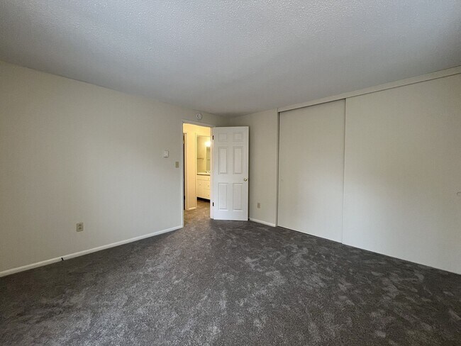 Building Photo - Bright 2-Bedroom Home with Open Living Area & Spacious Bedrooms