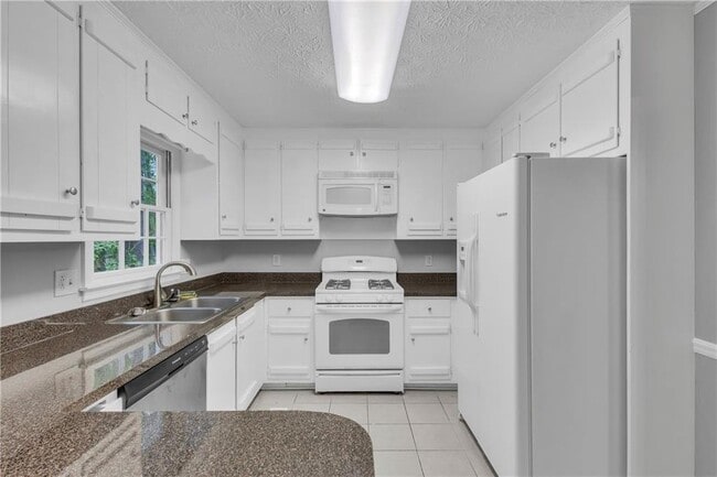 Building Photo - 4899 Raven Way NE