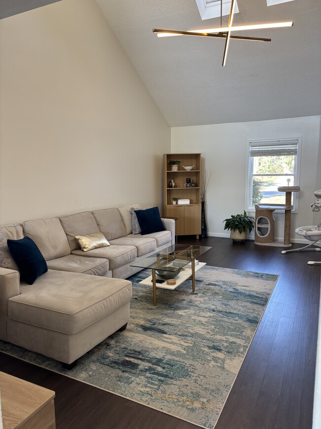 Building Photo - 713 Bent Tree Dr