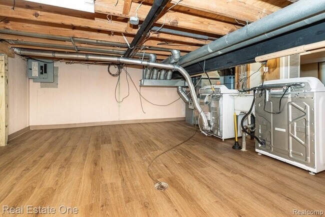 Building Photo - 5075 Buckingham Pl Dr