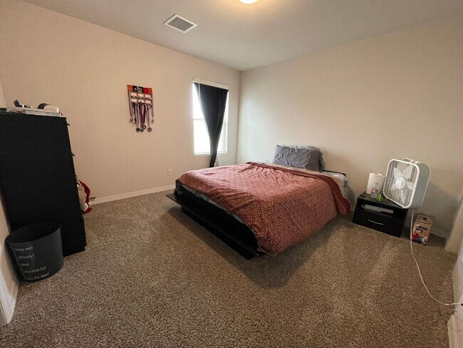 Building Photo - Modern Elegance Meets Prime Location – Stu...