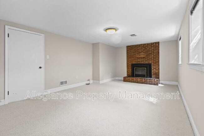 Building Photo - 3548 N Valley St