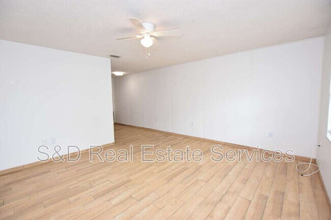 Building Photo - 613 Robin Rd