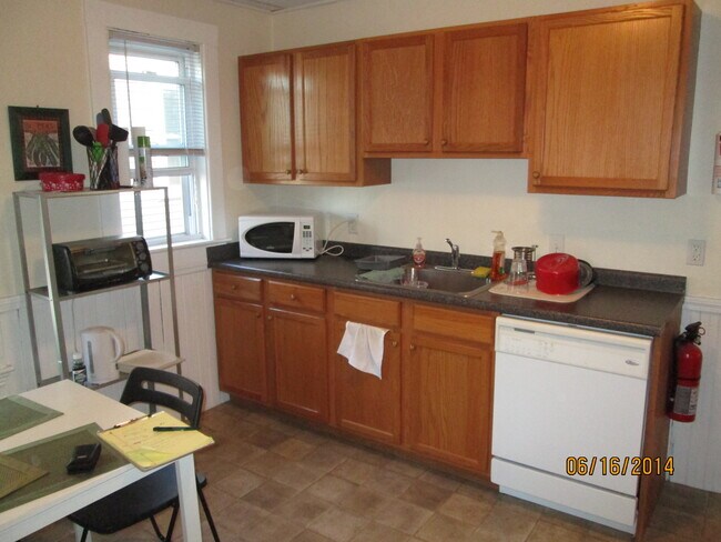 Building Photo - 69 Conwell Ave