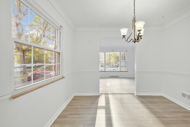Building Photo - 3836 Woodmont Rd