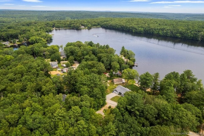 Building Photo - 145 Lakeside Dr