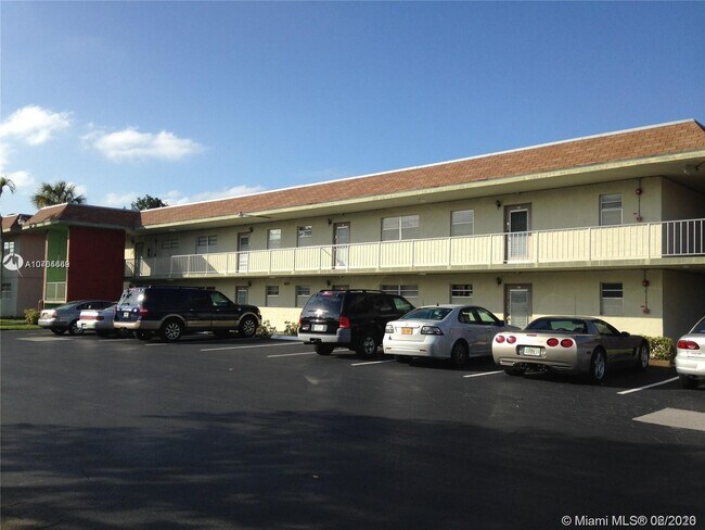 Building Photo - 607 S State Rd 7