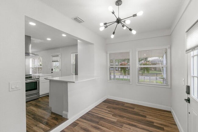 Building Photo - FULLY FENCED Home For Rent in St Petersburg!