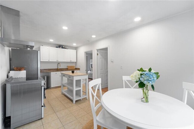 Building Photo - 63 Buoy St