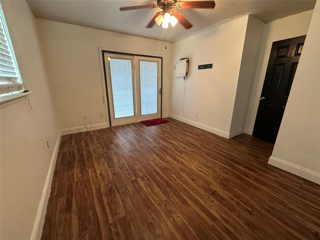 Building Photo - 6004 Palm Cir