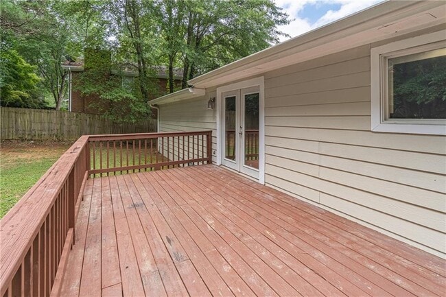 Building Photo - 495 Ansley Dr