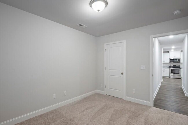 Building Photo - 6112 Feather Wy SE