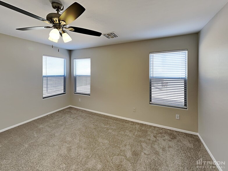 Building Photo - 43766 Elm Dr