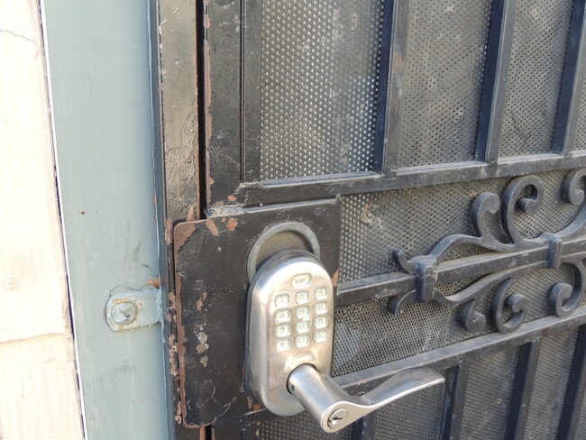 Building Photo - 532 21st St