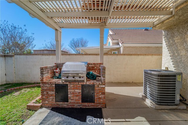 Building Photo - 11123 Woodview Dr