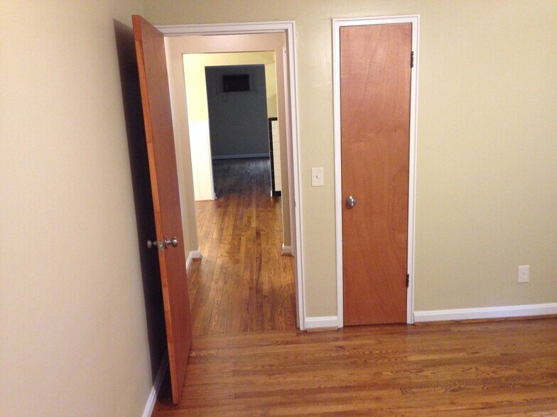 Building Photo - 6018 Woodmont Ave