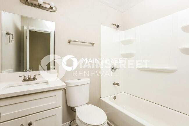 Building Photo - 3 Bedroom Pet-Friendly Home in Riverdale, GA with Main Street Renewal
