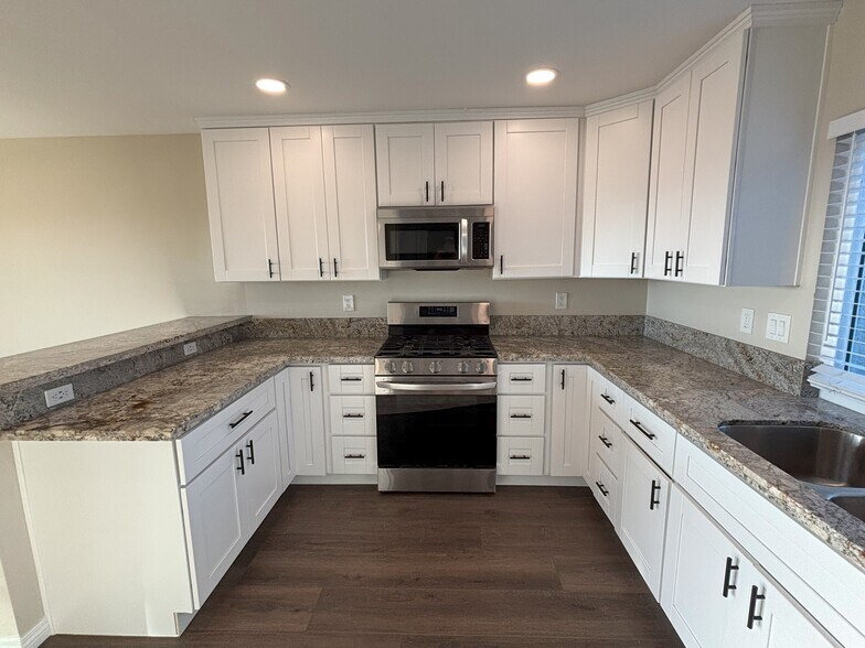 Building Photo - 6701 Paseo del Norte