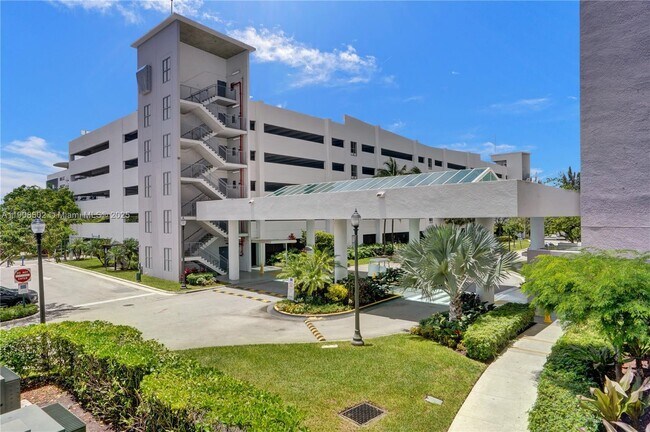 Building Photo - 14951 Royal Oaks Ln