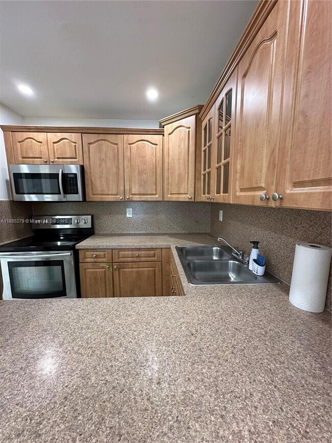 Building Photo - 1555 W 44th Pl