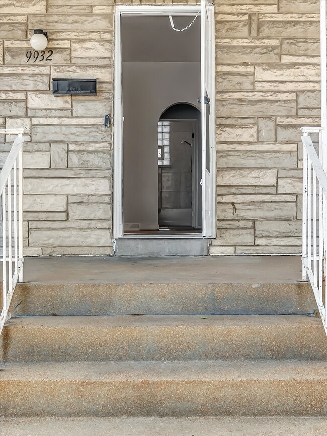 Building Photo - 9932 Jeffrey Dr