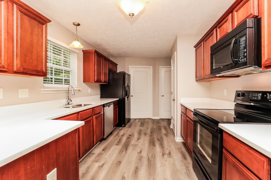 Building Photo - 412 Elegance Way