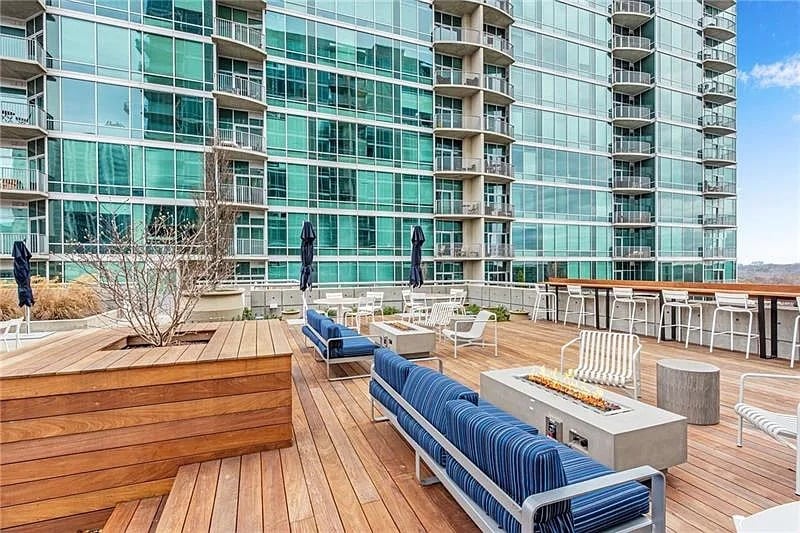 Building Photo - 943 Peachtree St NE