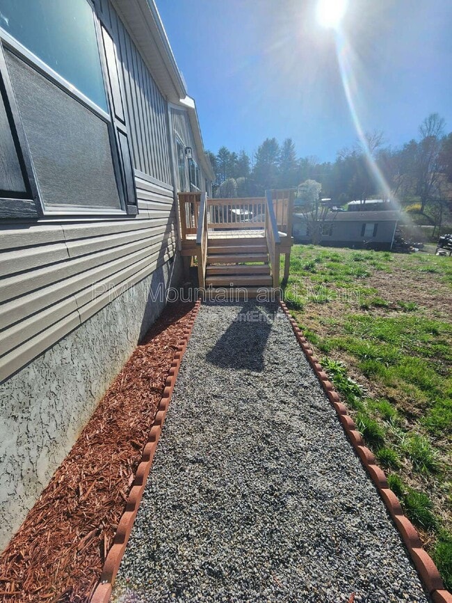 Building Photo - 102 Indian Camp Branch Rd