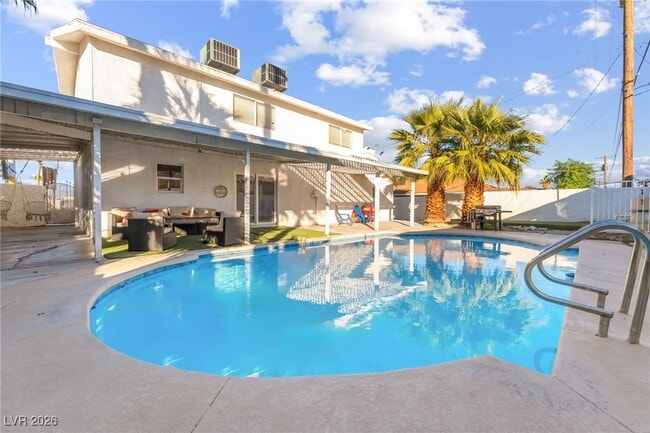 Building Photo - 2419 E Vegas Valley Dr