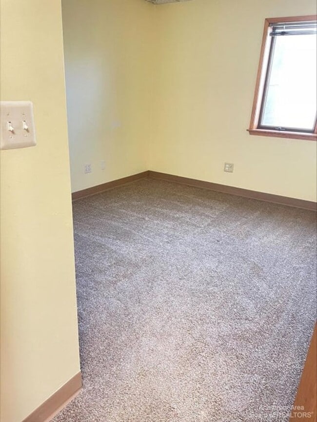 Building Photo - 116 W McKay St