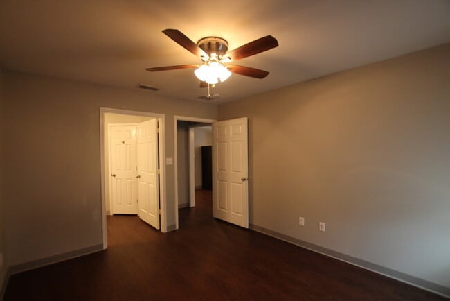 Building Photo - Tour Today! Must see 3 Bedroom 2 Bath Dupl...