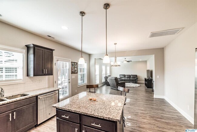 Building Photo - 108 Erskin Parcus Dr