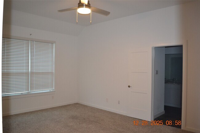 Building Photo - 1613 Sunbend Ln