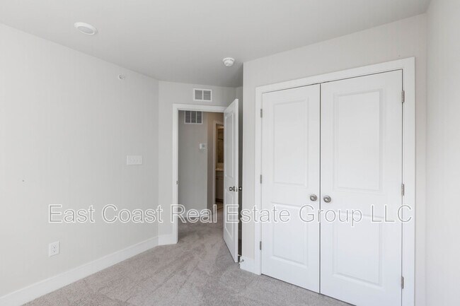 Building Photo - 2273 Marcy Dr