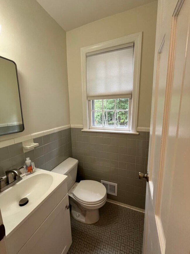 Building Photo - 4408 Glenridge St